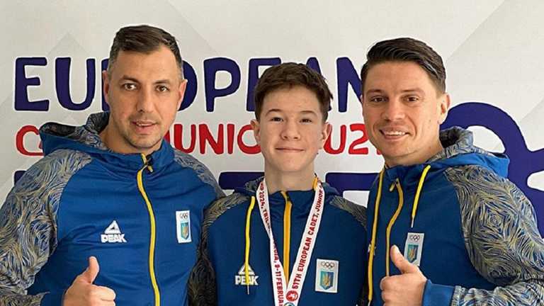 Максим Вєчканов з тренерами / Фото instagram.com/viechkanov_maksym Максим Вєчканов з тренерами / Фото instagram.com/viechkanov_maksym