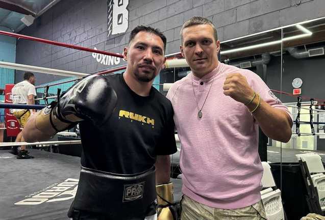 Алімханули й Усик / Фото з Instagram Алімханули й Усик / Фото з Instagram