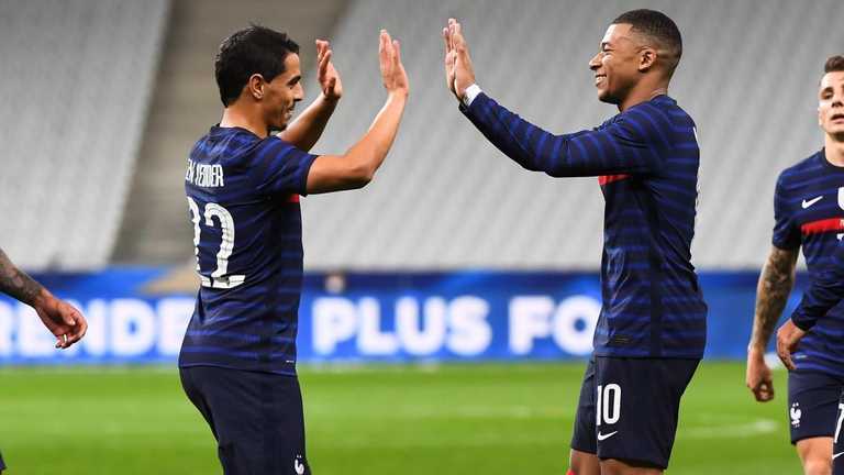 Віссам Бен Єддер та Мбаппе / Credit Photo - Icon Sport Віссам Бен Єддер та Мбаппе / Credit Photo - Icon Sport