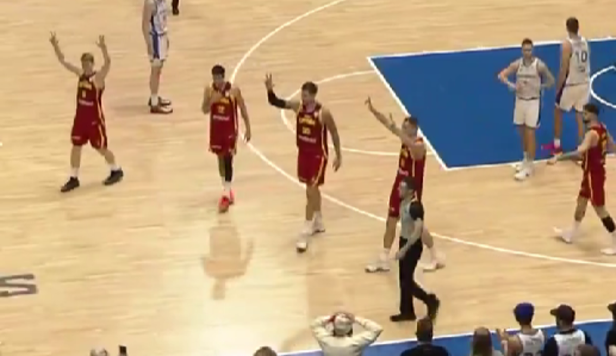 Гравці збірної Іспанії / Скріншот з відео Гравці збірної Іспанії / Скріншот з відео