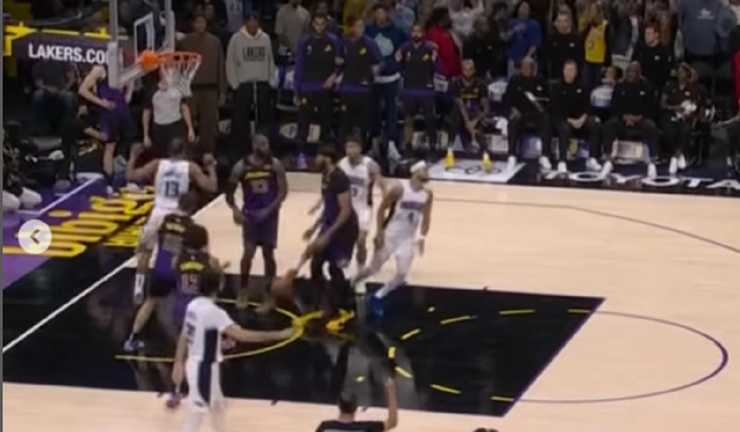 Орландо дотиснув Лейкерс / Скріншот з відео Орландо дотиснув Лейкерс / Скріншот з відео