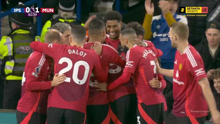 Игроки МЮ празднуют гол / Скриншот Игроки МЮ празднуют гол / Скриншот