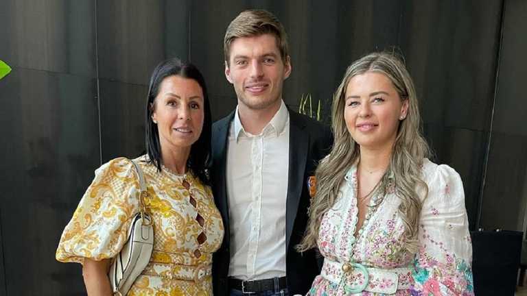 Софи Кумпен с сыном и дочерью / Фото instagram.com/sophiekumpen Софи Кумпен с сыном и дочерью / Фото instagram.com/sophiekumpen