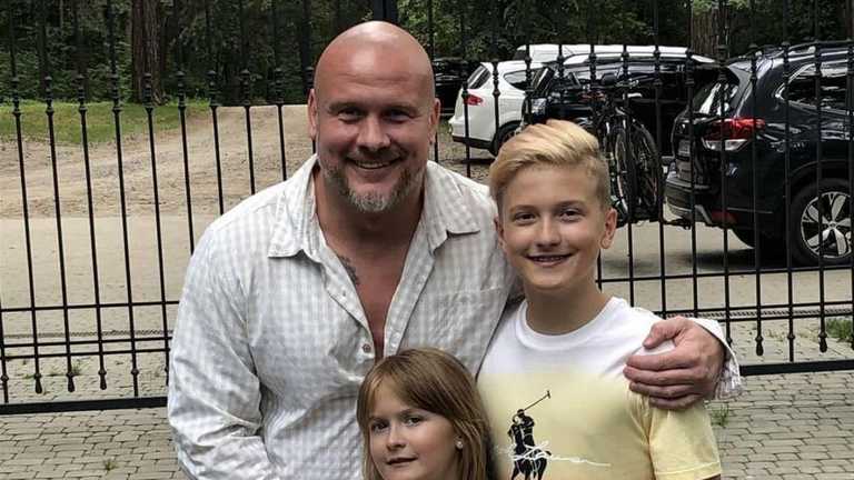 В'ячеслав Узєлков з дітьми / Фото з відкритих джерел В'ячеслав Узєлков з дітьми / Фото з відкритих джерел