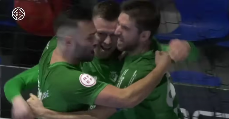 Ігор Корсун (по центру) святкує гол / Скріншот з відео Ігор Корсун (по центру) святкує гол / Скріншот з відео