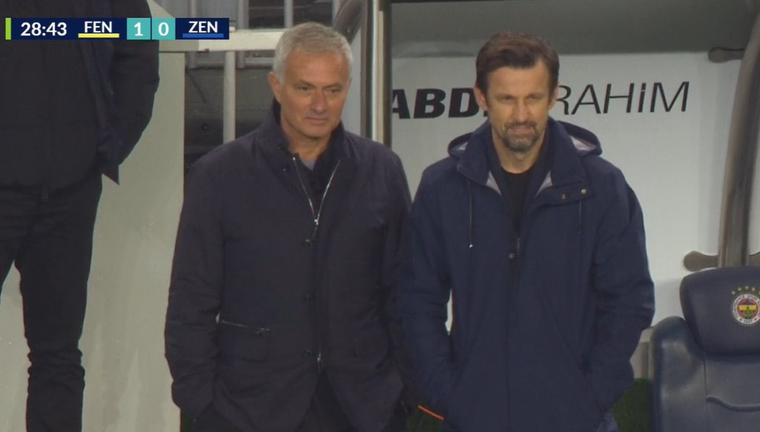 Моурінью з представником країни-агресорки / Скріншот Моурінью з представником країни-агресорки / Скріншот