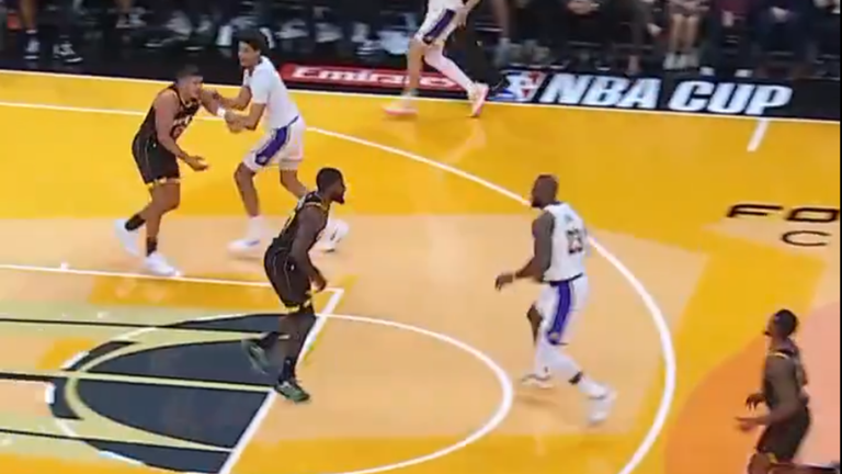 Лейкерс програли Фініксу / скріншот з відео Лейкерс програли Фініксу / скріншот з відео