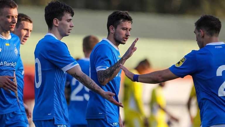 Назар Волошин (посередине) / ФК Динамо Назар Волошин (посередине) / ФК Динамо