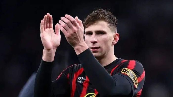 "Забарний піде з Борнмута": екс-воротар збірної Англії анонсував трансфер українця