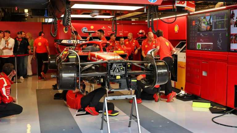 Команда Феррарі / фото XPBimages Команда Феррарі / фото XPBimages