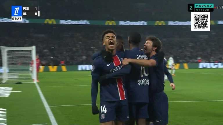 Гравці ПСЖ святкують гол / Скріншот з трансляції Гравці ПСЖ святкують гол / Скріншот з трансляції