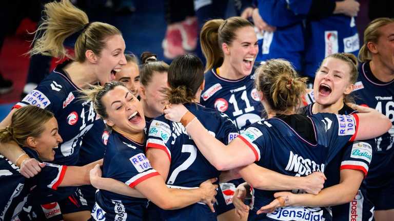 Жіноча збірна Норвегії з гандболу / фото Sasa Pahic Szabo / kolektiff Жіноча збірна Норвегії з гандболу / фото Sasa Pahic Szabo / kolektiff