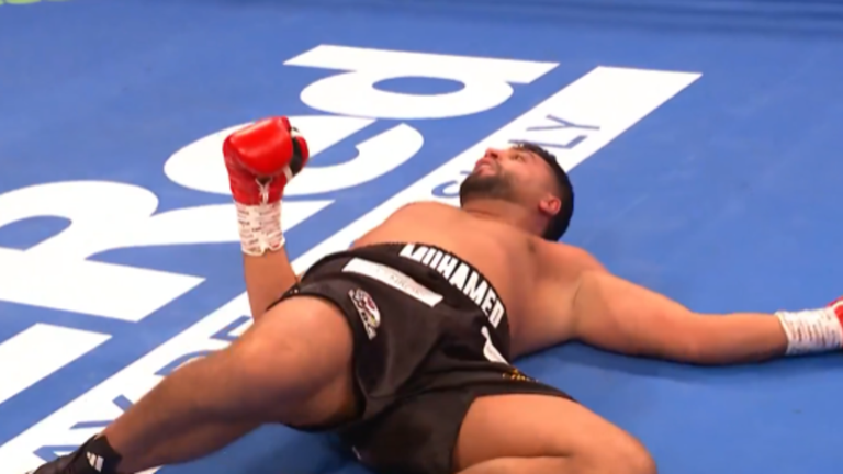 Мухамед після нокауту / Скріншот з відео Мухамед після нокауту / Скріншот з відео