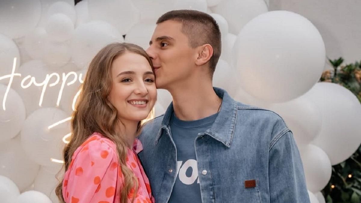 Виталий Миколенко с женой / Фото instagram.com/mikola_16