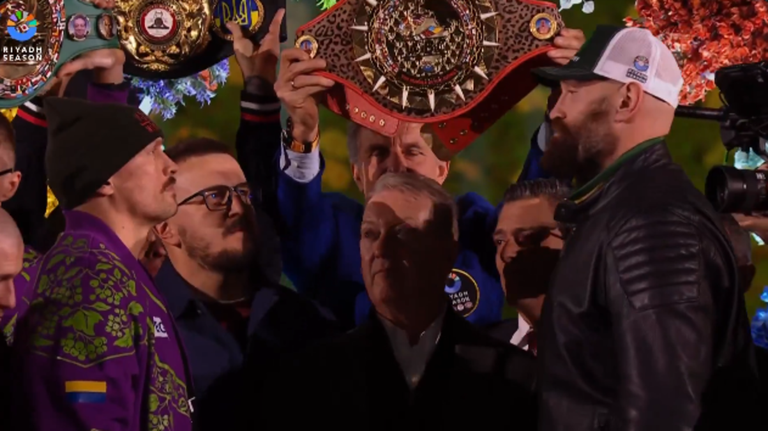 Олександр Усик й Тайсон Ф'юрі / Скріншот з відео Олександр Усик й Тайсон Ф'юрі / Скріншот з відео