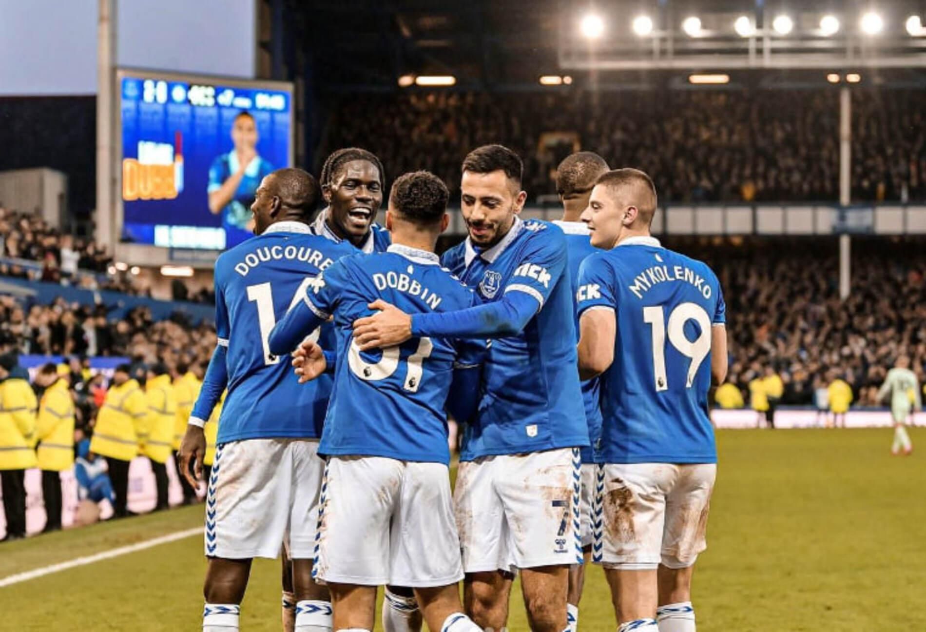 Виталий Миколенко с партнерами по команде / Фото instagram.com/mikola_16