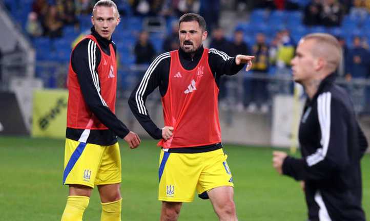 Таловєров, Калюжний (у центрі) і Мудрик / Фото UA-Футбол Таловєров, Калюжний (у центрі) і Мудрик / Фото UA-Футбол
