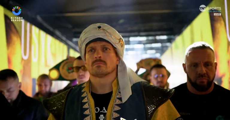 Олександр Усик / Скріншот із відео Олександр Усик / Скріншот із відео