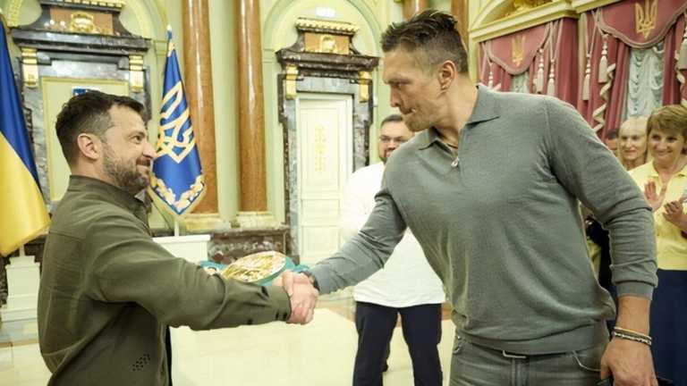 Зеленський й Усик / Фото з відкритих джерел Зеленський й Усик / Фото з відкритих джерел