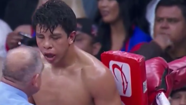 Сурас отправил соперника в нокдаун / Скриншот Сурас отправил соперника в нокдаун / Скриншот