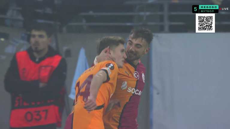 Гравці Галатасарая святкують гол / Скріншот Гравці Галатасарая святкують гол / Скріншот