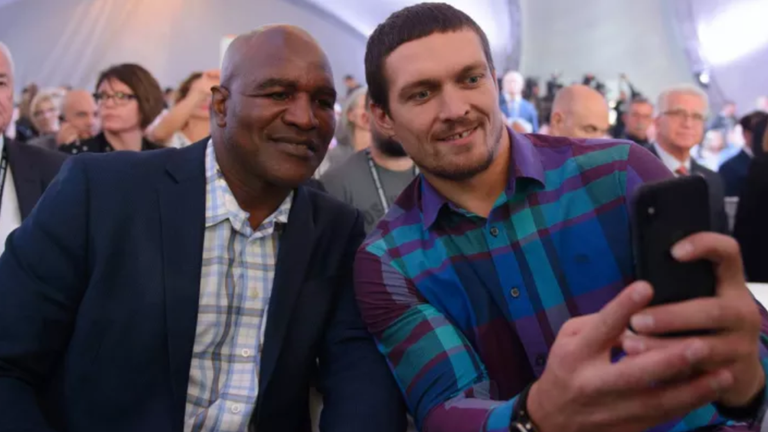 Холифилд и Усик / Фото из открытых источников Холифилд и Усик / Фото из открытых источников