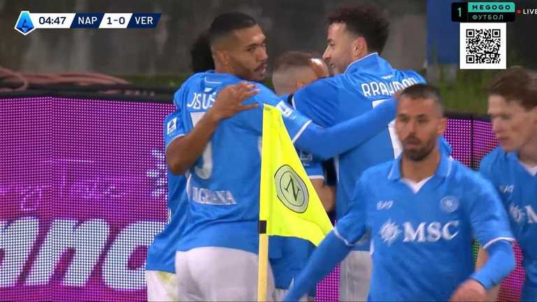 Гравці Наполі святкують гол / Скріншот з трансляції Гравці Наполі святкують гол / Скріншот з трансляції