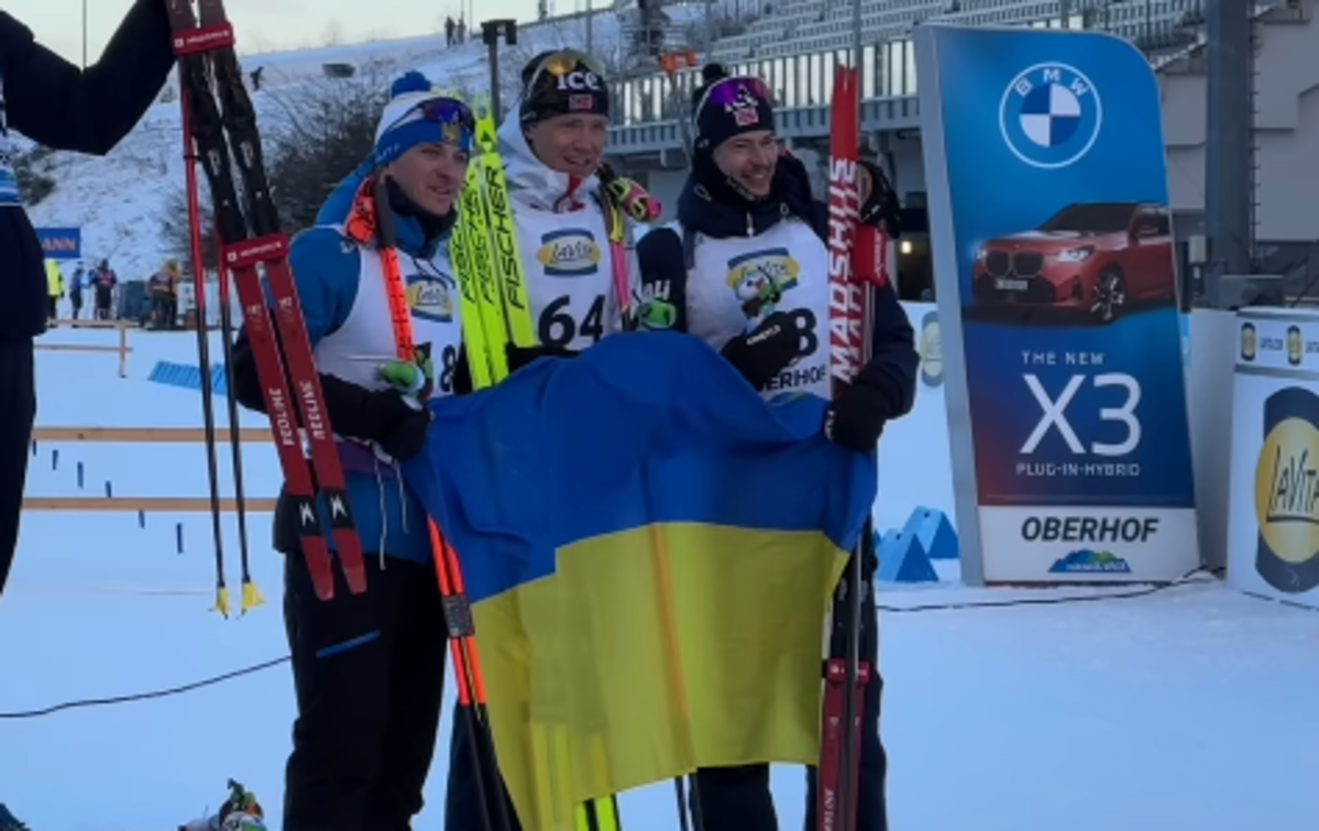 Підручний, Ульдаль та Легрейд з прапором України / Фото з відкритих джерел