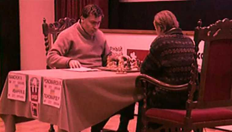 Іванчук vs Пономарьов / Скріншот із фільму "Шістнадцятий" Іванчук vs Пономарьов / Скріншот із фільму "Шістнадцятий"