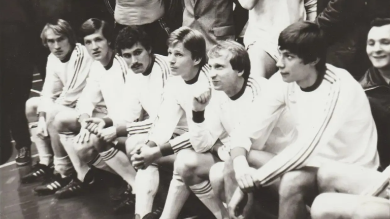 Олег Серебрянський другий праворуч / Фото ФК Дніпро Олег Серебрянський другий праворуч / Фото ФК Дніпро