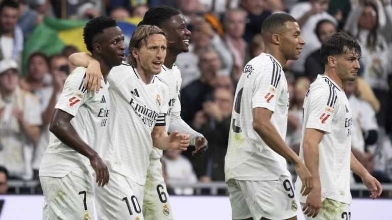 Лука Модріч з партнерами по команді / фото: офіційний сайт Ла Ліги Лука Модріч з партнерами по команді / фото: офіційний сайт Ла Ліги