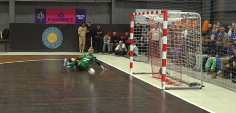 Автогол Сухова / Скріншот з відео Автогол Сухова / Скріншот з відео
