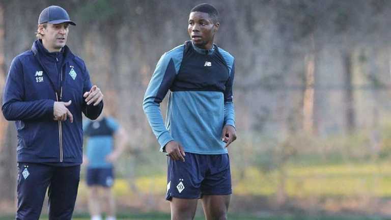 Олександр Шовковський та Іме Окон / Фото ФК Динамо Олександр Шовковський та Іме Окон / Фото ФК Динамо