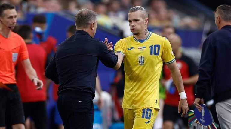 Ребров и Мудрик / Photo by KENZO TRIBOUILLARD/AFP via Getty Images