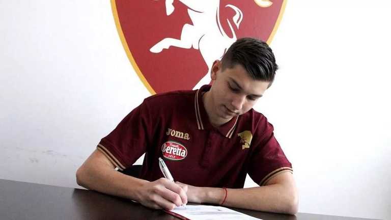 Дем'ян Єсін / ФК Торіно Дем'ян Єсін / ФК Торіно