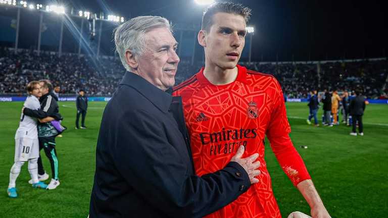 Андрій Лунін та Карло Анчелотті / Фото Antonio Villalba/Real Madrid via Getty Images Андрій Лунін та Карло Анчелотті / Фото Antonio Villalba/Real Madrid via Getty Images
