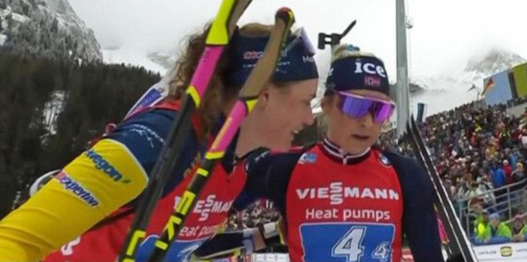 Еберг втішає Тандреволд після завершення гонки / Скріншот Еберг втішає Тандреволд після завершення гонки / Скріншот