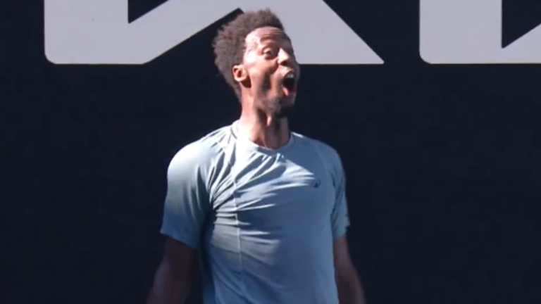 Гаель Монфіс / Скріншот з відео Гаель Монфіс / Скріншот з відео