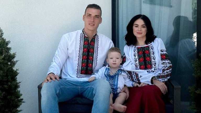 Андрій Лунін з дружиною та сином / Фото з соцмереж Андрій Лунін з дружиною та сином / Фото з соцмереж