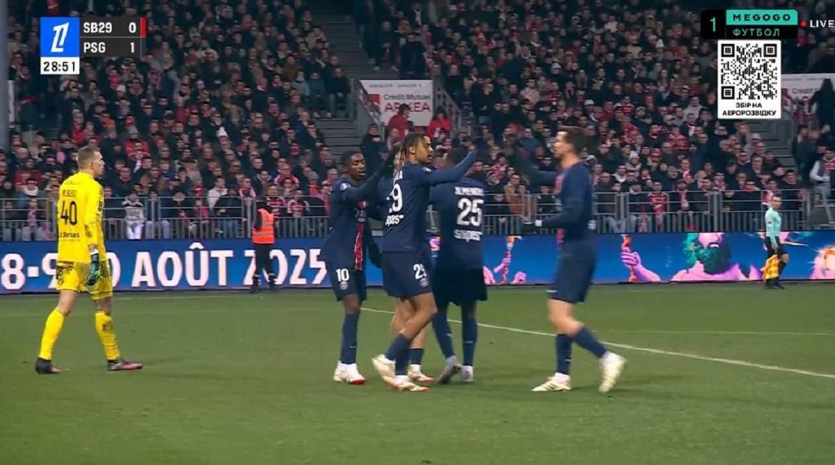 Гравці ПСЖ святкують гол / Скріншот з трансляції
