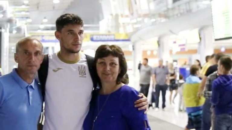 Роман Яремчук с родителями / Фото из открытых источников Роман Яремчук с родителями / Фото из открытых источников