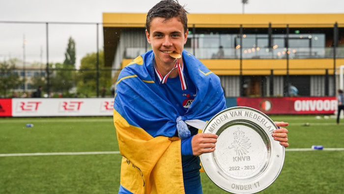 Футболист сборной Украины подписал контракт с известным европейским клубом Футболист сборной Украины подписал контракт с известным европейским клубом