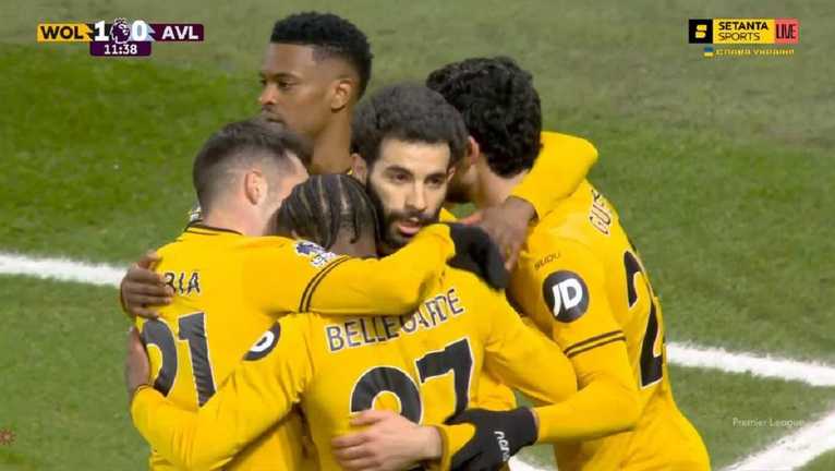 Игроки Вулверхэмптона празднуют гол / Скриншот с трансляции Игроки Вулверхэмптона празднуют гол / Скриншот с трансляции