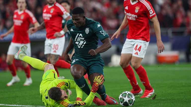 Анатолий Трубин против Бреля Эмболо / Carlos Rodrigues/Getty Images Анатолий Трубин против Бреля Эмболо / Carlos Rodrigues/Getty Images