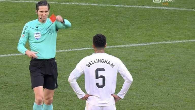 Джуду Беллінгему показують червону / Скріншот Джуду Беллінгему показують червону / Скріншот
