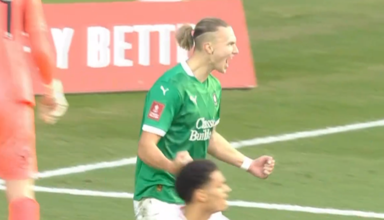 Максим Таловєров (№ 40) святкує гол / Скріншот Максим Таловєров (№ 40) святкує гол / Скріншот