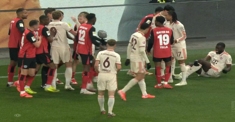 Байєр – Баварія / Скріншот Байєр – Баварія / Скріншот