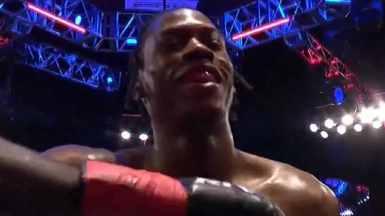 Кеон Девіс / Скріншот з відео Кеон Девіс / Скріншот з відео