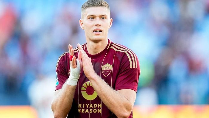 Довбик прокомментировал информацию о том, что не выйдет в старте Ромы на матч Серии А из-за проблем с коленом Довбик прокомментировал информацию о том, что не выйдет в старте Ромы на матч Серии А из-за проблем с коленом