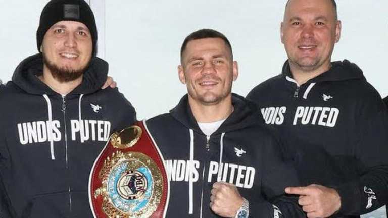 Станіслав Григорук (праворуч від Дениса Берінчика) / Фото K2 Promotions Станіслав Григорук (праворуч від Дениса Берінчика) / Фото K2 Promotions